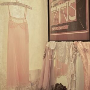 Vintage - NWT Pastel Peach Pink Lace Lined Satin Slip New Old Stock